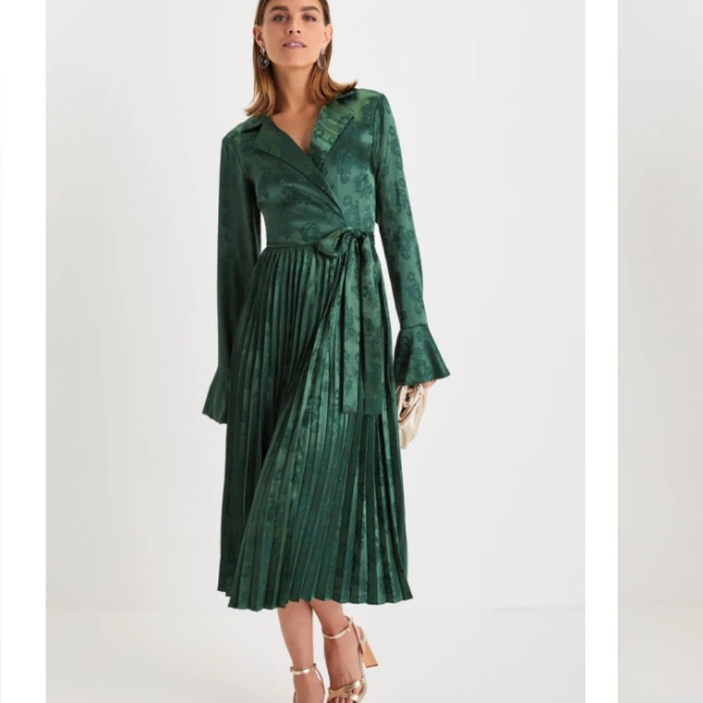 Lulus green dress long sleeve